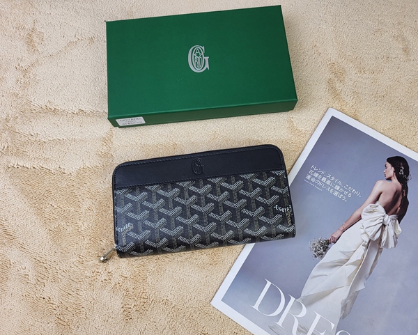 超激安ブランド財布偽物着用イメージ